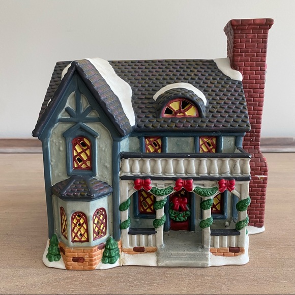 CAROLE TOWNE COLLECTION 2000 "THE PARSON'S HOME" Christmas Village - Picture 2 of 10